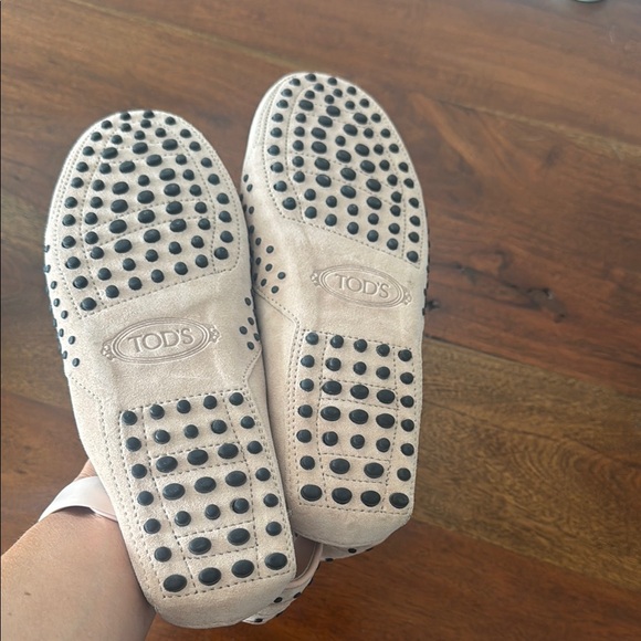 Tod's Cream Flats Elegant Loafers - never worn! - Picture 5 of 7